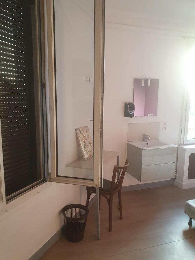 Hotel Aux Bons Amis Reims Esterno foto